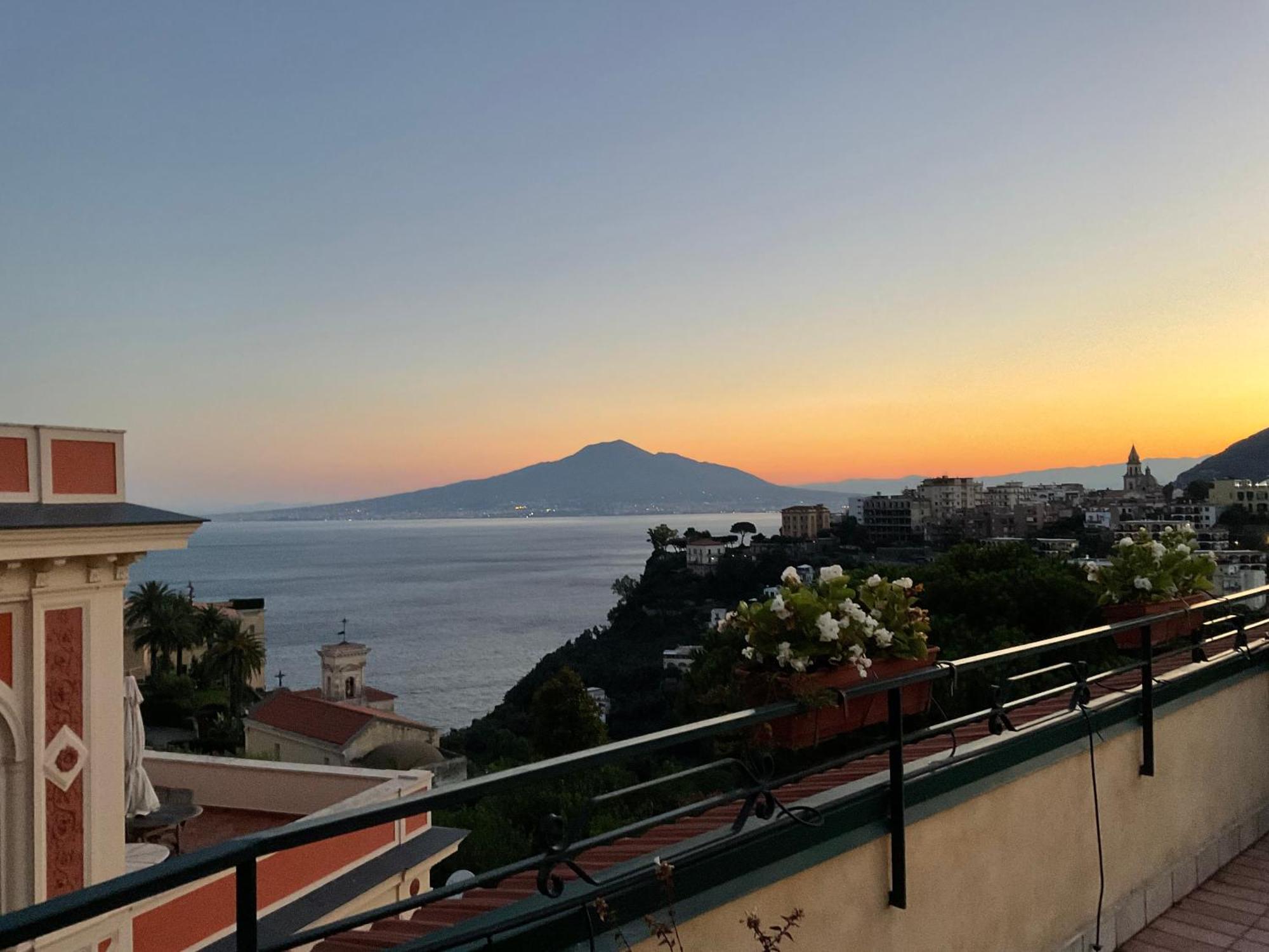 Vesuvio View Bed & Breakfast Вико Екуензе Екстериор снимка