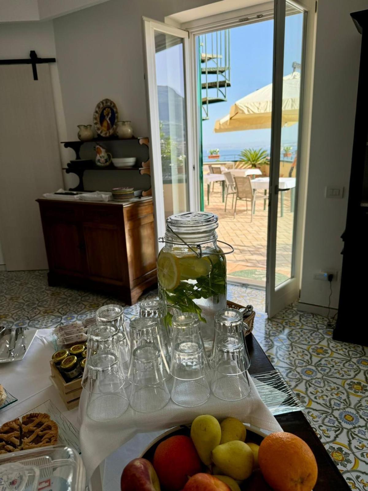 Vesuvio View Bed & Breakfast Вико Екуензе Екстериор снимка